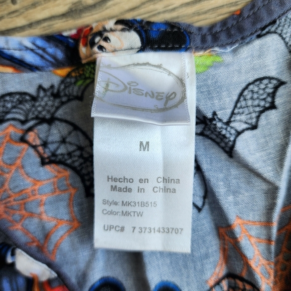 Disney Scrub Top Halloween Vampire Mickey Mouse Women's Medium M Grey Tie Back - Picture 7 of 8